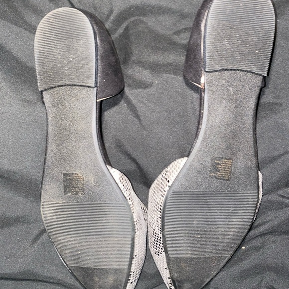 Gap pointed toe flats. Size 10 - Picture 3 of 3